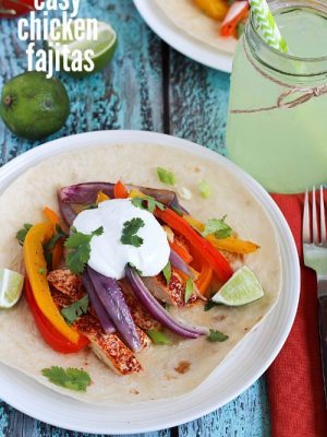 Easy Chicken Fajitas from Yummy Healthy Easy on iheartnaptime.com