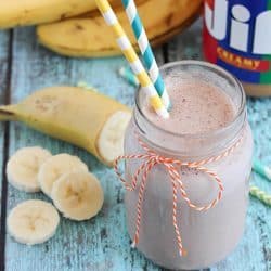 Peanut Butter Banana Smoothie | that great combo of peanut butter & bananas blended together in smoothie form. Makes a refreshing, delicious smoothie!
