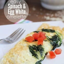 Easy Spinach & Egg White Omelette | an easy, clean eating omelette that makes the perfect healthy breakfast!