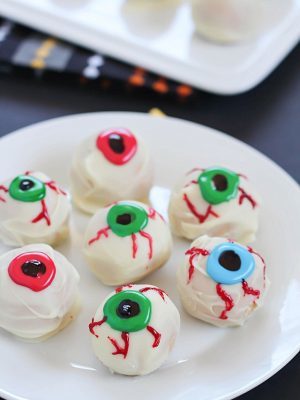 Peanut Butter Truffle Halloween Eyeball Recipe - a spooky Halloween treat with only 4 ingredients!