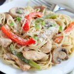 Cajun Chicken Pasta with mushrooms, bell peppers and chicken in a creamy sauce over pasta noodles. Flavorful, creamy and totally comforting. Perfect fall dinner! #FosterFarmsFresh AD
