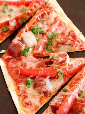 This Copycat Olive Garden Pepperoni & Sausage Flatbread Pizza is such a quick and easy dinner! Flatbread is layered with marinara sauce, roasted red peppers, pepperoni, sausage & cheese then baked. So easy and so delicious!! AD