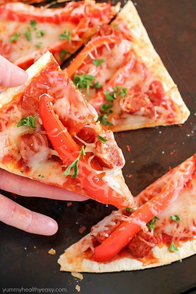 This Copycat Olive Garden Pepperoni & Sausage Flatbread Pizza is such a quick and easy dinner! Flatbread is layered with marinara sauce, roasted red peppers, pepperoni, sausage & cheese then baked. So easy and so delicious!! AD