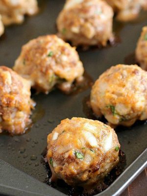 Baked Meatballs that are some of the best ever meatballs in the history of all meatballs! Such a simple and easy meatball recipe. Very tender and flavorful! Perfect to add to spaghetti sauce or any other recipe that requires basic meatballs!