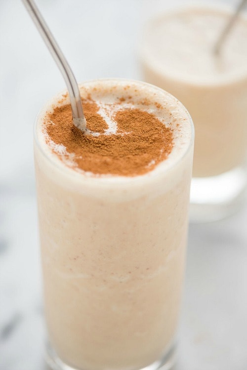 An Oatmeal Smoothie tastes just like fall! Peanut butter, oatmeal, and apples creates a protein and nutritious breakfast or snack!