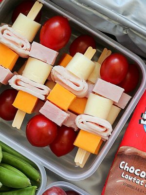 Cheese & Turkey Kebabs are the cutest lunchbox idea for both kids AND adults!