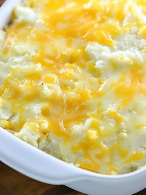 My family loves this Easy Shepherd's Pie Recipe! Only 5 ingredients needed and cooks in under 30 minutes!